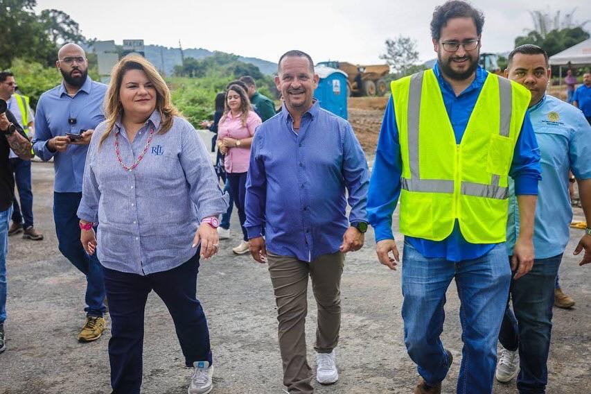 Gobernadora de Puerto Rico Jennifer González en su visita a Utuado